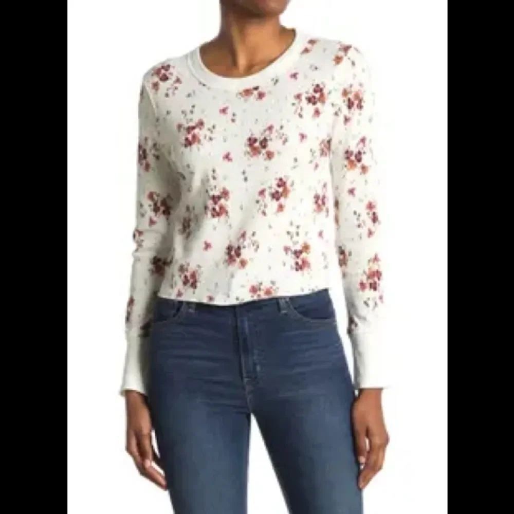 🔥5 for $25 sale🔥 Abound NWT cropped long sleeve white floral lightweight top
